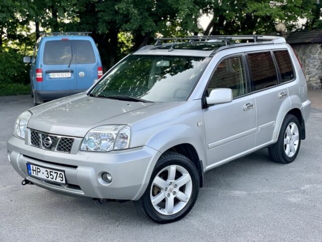 Сірий Ніссан ІксТрейл, об'ємом двигуна 2.2 л та пробігом 260 тис. км за 4900 $, фото 3 на Automoto.ua