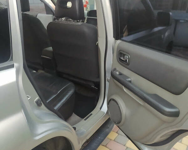 Сірий Ніссан ІксТрейл, об'ємом двигуна 2.49 л та пробігом 250 тис. км за 7500 $, фото 8 на Automoto.ua