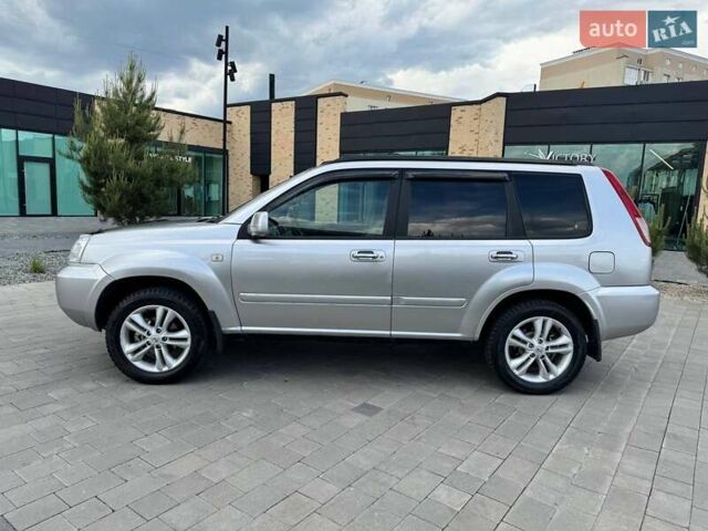 Серый Ниссан ИксТрейл, объемом двигателя 2 л и пробегом 209 тыс. км за 6800 $, фото 8 на Automoto.ua