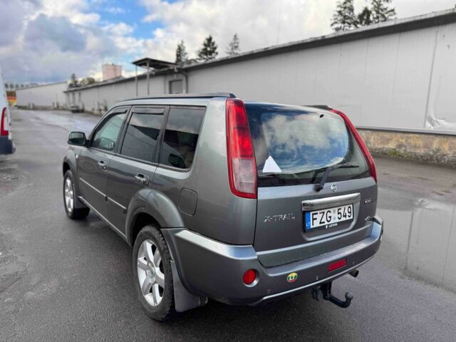 Серый Ниссан ИксТрейл, объемом двигателя 2.2 л и пробегом 292 тыс. км за 3200 $, фото 3 на Automoto.ua