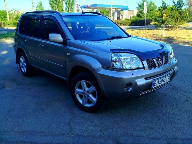 Серый Ниссан ИксТрейл, объемом двигателя 2 л и пробегом 240 тыс. км за 4200 $, фото 4 на Automoto.ua
