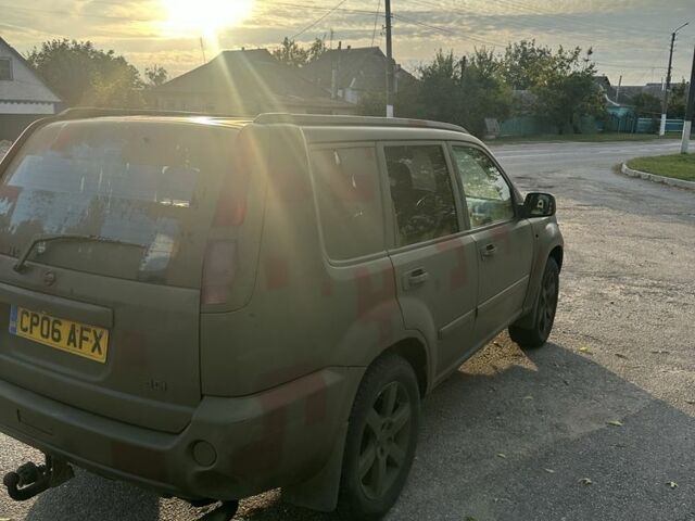 Сірий Ніссан ІксТрейл, об'ємом двигуна 2.2 л та пробігом 258 тис. км за 2800 $, фото 5 на Automoto.ua