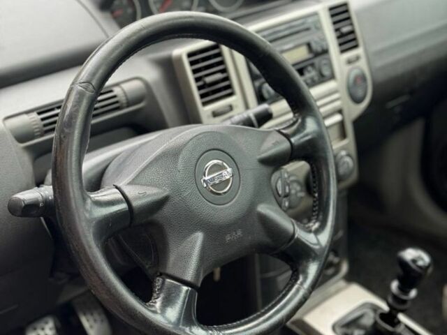 Серый Ниссан ИксТрейл, объемом двигателя 2.2 л и пробегом 191 тыс. км за 4600 $, фото 8 на Automoto.ua