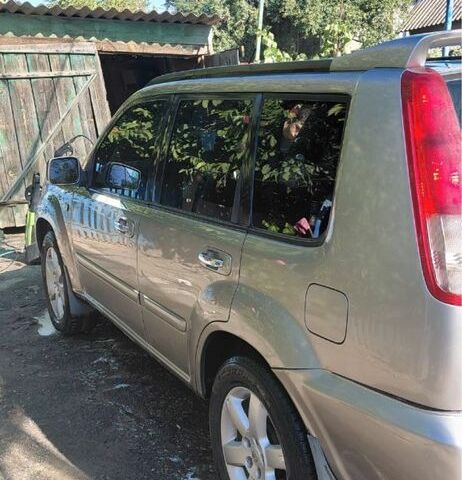 Серый Ниссан ИксТрейл, объемом двигателя 2.2 л и пробегом 380 тыс. км за 3500 $, фото 4 на Automoto.ua