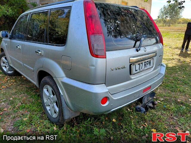 Серый Ниссан ИксТрейл, объемом двигателя 2.2 л и пробегом 179 тыс. км за 3320 $, фото 3 на Automoto.ua