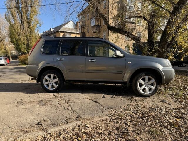 Сірий Ніссан ІксТрейл, об'ємом двигуна 2.2 л та пробігом 3 тис. км за 3850 $, фото 1 на Automoto.ua