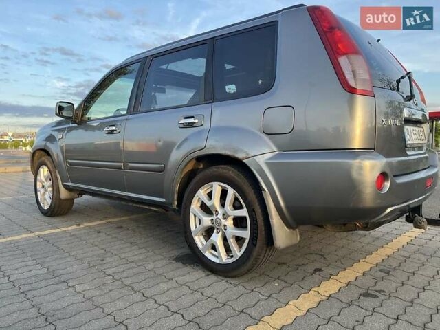 Серый Ниссан ИксТрейл, объемом двигателя 2.5 л и пробегом 360 тыс. км за 6417 $, фото 17 на Automoto.ua
