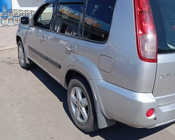 Серый Ниссан ИксТрейл, объемом двигателя 2 л и пробегом 239 тыс. км за 5800 $, фото 1 на Automoto.ua