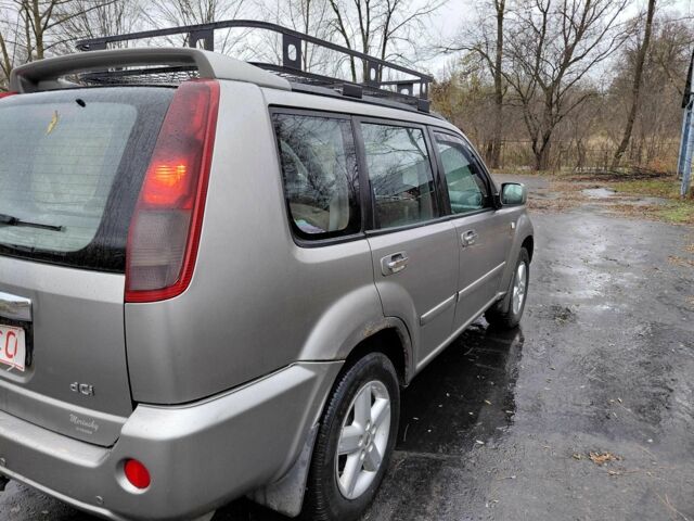 Серый Ниссан ИксТрейл, объемом двигателя 2.2 л и пробегом 485 тыс. км за 3500 $, фото 3 на Automoto.ua