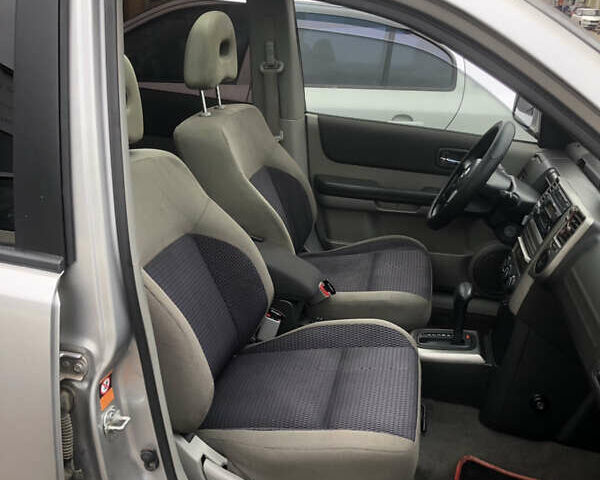 Серый Ниссан ИксТрейл, объемом двигателя 2 л и пробегом 192 тыс. км за 6600 $, фото 10 на Automoto.ua