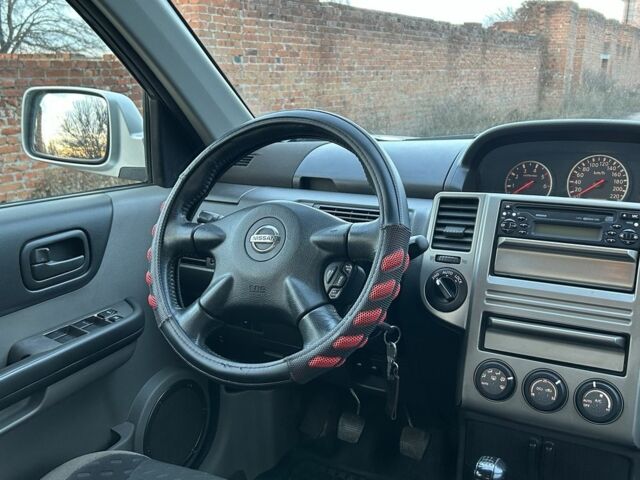 Сірий Ніссан ІксТрейл, об'ємом двигуна 2.2 л та пробігом 318 тис. км за 3300 $, фото 6 на Automoto.ua