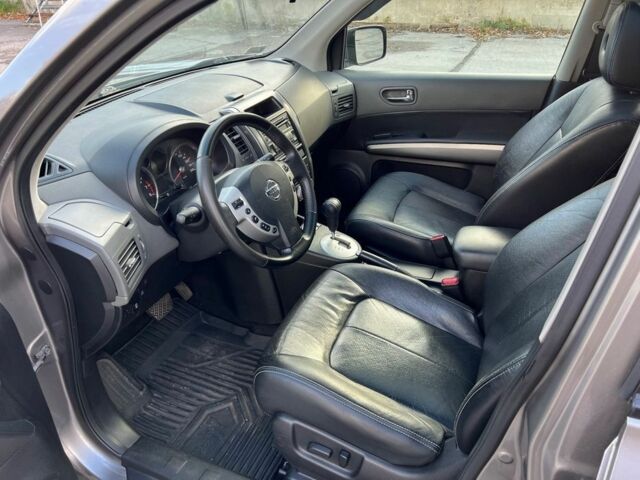 Серый Ниссан ИксТрейл, объемом двигателя 2 л и пробегом 210 тыс. км за 3450 $, фото 7 на Automoto.ua