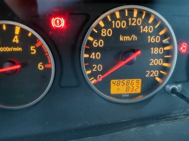 Серый Ниссан ИксТрейл, объемом двигателя 2.2 л и пробегом 485 тыс. км за 3500 $, фото 8 на Automoto.ua