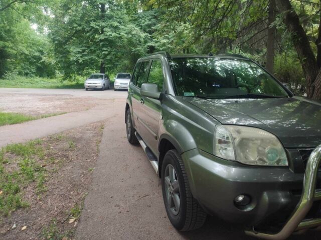 Серый Ниссан ИксТрейл, объемом двигателя 2.2 л и пробегом 300 тыс. км за 4900 $, фото 10 на Automoto.ua