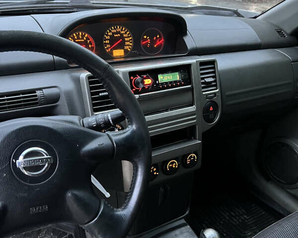 Серый Ниссан ИксТрейл, объемом двигателя 2 л и пробегом 303 тыс. км за 4699 $, фото 12 на Automoto.ua