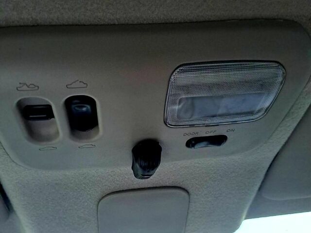 Серый Ниссан ИксТрейл, объемом двигателя 2 л и пробегом 214 тыс. км за 6585 $, фото 9 на Automoto.ua