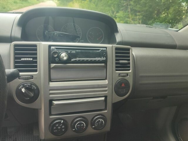 Серый Ниссан ИксТрейл, объемом двигателя 2.2 л и пробегом 300 тыс. км за 4900 $, фото 5 на Automoto.ua