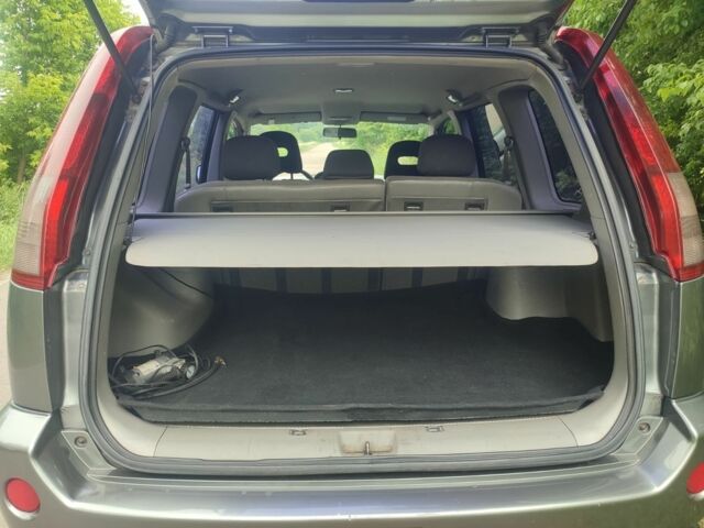 Серый Ниссан ИксТрейл, объемом двигателя 2.2 л и пробегом 300 тыс. км за 4900 $, фото 6 на Automoto.ua