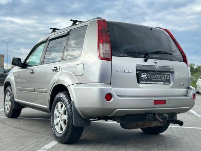 Серый Ниссан ИксТрейл, объемом двигателя 2.2 л и пробегом 230 тыс. км за 3899 $, фото 2 на Automoto.ua