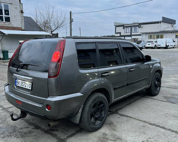 Серый Ниссан ИксТрейл, объемом двигателя 2 л и пробегом 303 тыс. км за 4699 $, фото 11 на Automoto.ua