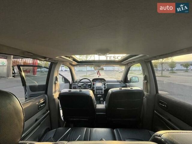 Серый Ниссан ИксТрейл, объемом двигателя 2.5 л и пробегом 360 тыс. км за 6417 $, фото 9 на Automoto.ua