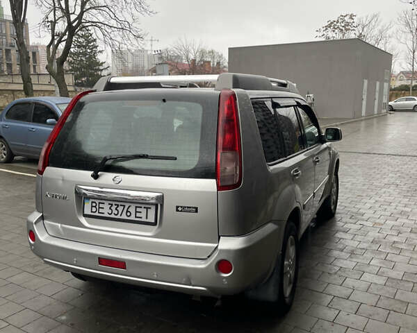 Серый Ниссан ИксТрейл, объемом двигателя 2 л и пробегом 208 тыс. км за 6600 $, фото 3 на Automoto.ua