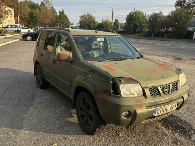 Сірий Ніссан ІксТрейл, об'ємом двигуна 2.2 л та пробігом 258 тис. км за 2800 $, фото 2 на Automoto.ua