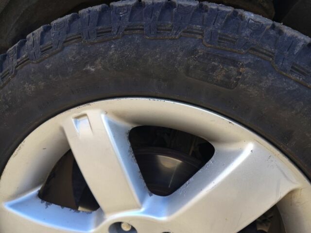 Серый Ниссан ИксТрейл, объемом двигателя 2.2 л и пробегом 286 тыс. км за 6000 $, фото 4 на Automoto.ua