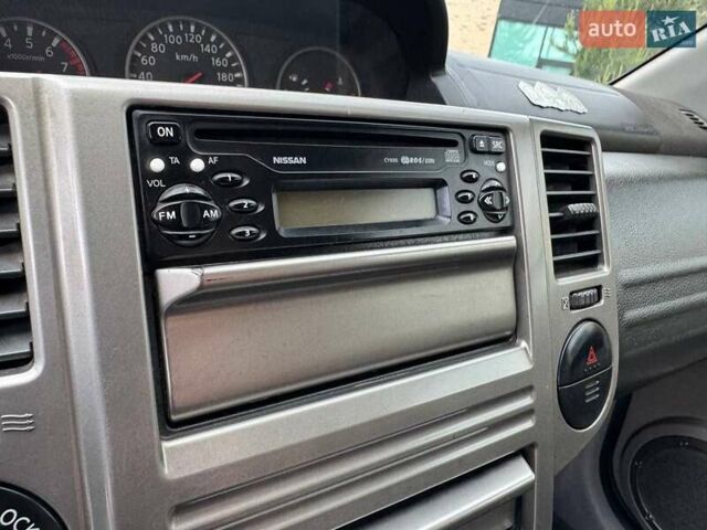 Серый Ниссан ИксТрейл, объемом двигателя 2 л и пробегом 209 тыс. км за 6800 $, фото 27 на Automoto.ua