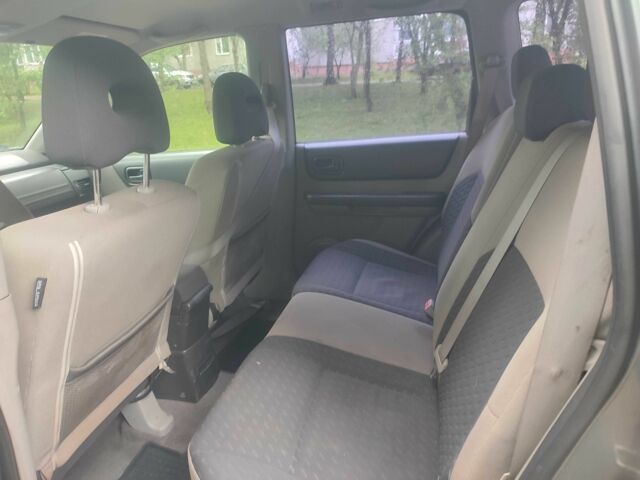 Серый Ниссан ИксТрейл, объемом двигателя 2.2 л и пробегом 3 тыс. км за 4800 $, фото 4 на Automoto.ua