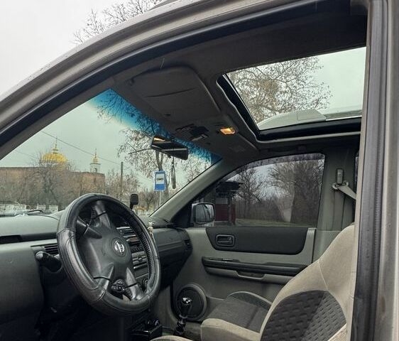 Сірий Ніссан ІксТрейл, об'ємом двигуна 2.2 л та пробігом 415 тис. км за 2380 $, фото 5 на Automoto.ua