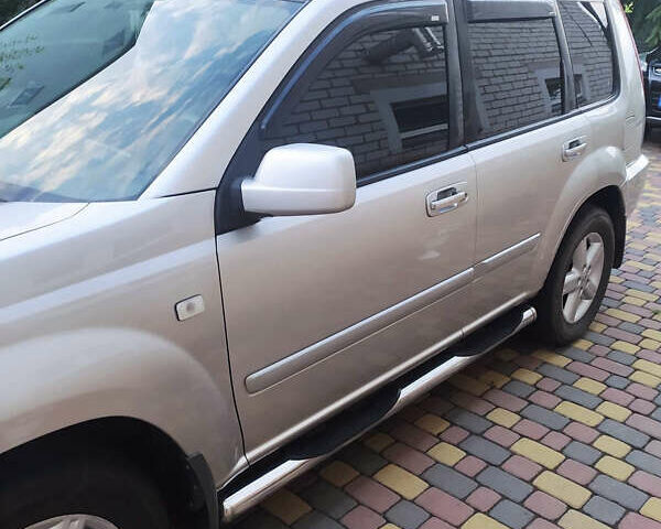 Сірий Ніссан ІксТрейл, об'ємом двигуна 2.49 л та пробігом 250 тис. км за 7500 $, фото 2 на Automoto.ua