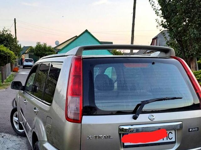 Серый Ниссан ИксТрейл, объемом двигателя 2 л и пробегом 214 тыс. км за 6585 $, фото 1 на Automoto.ua