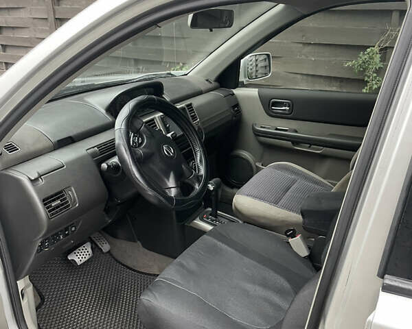 Серый Ниссан ИксТрейл, объемом двигателя 2 л и пробегом 208 тыс. км за 6600 $, фото 8 на Automoto.ua