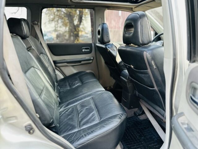 Серый Ниссан ИксТрейл, объемом двигателя 2.2 л и пробегом 280 тыс. км за 3400 $, фото 14 на Automoto.ua