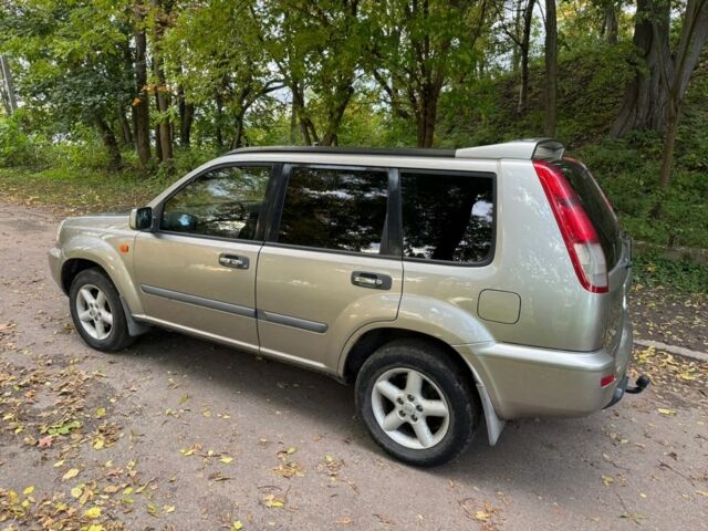 Сірий Ніссан ІксТрейл, об'ємом двигуна 0 л та пробігом 240 тис. км за 3999 $, фото 4 на Automoto.ua