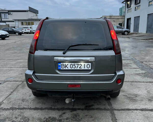 Серый Ниссан ИксТрейл, объемом двигателя 2 л и пробегом 303 тыс. км за 4699 $, фото 10 на Automoto.ua