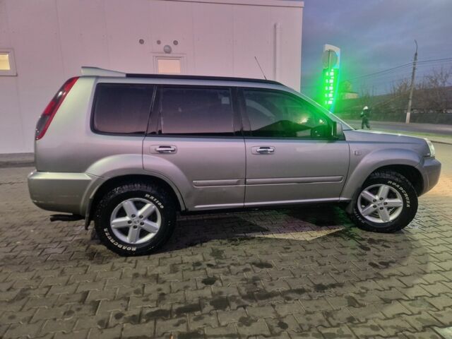 Серый Ниссан ИксТрейл, объемом двигателя 2.2 л и пробегом 238 тыс. км за 4500 $, фото 2 на Automoto.ua