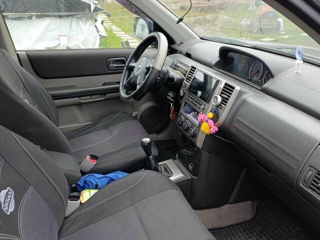 Сірий Ніссан ІксТрейл, об'ємом двигуна 2.5 л та пробігом 211 тис. км за 7500 $, фото 9 на Automoto.ua