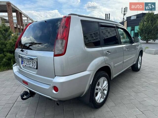 Серый Ниссан ИксТрейл, объемом двигателя 2 л и пробегом 209 тыс. км за 6800 $, фото 5 на Automoto.ua