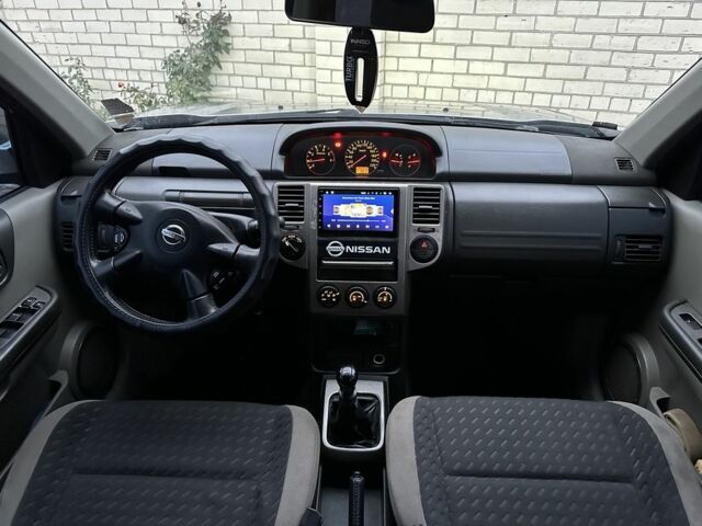 Сірий Ніссан ІксТрейл, об'ємом двигуна 2.2 л та пробігом 258 тис. км за 3800 $, фото 7 на Automoto.ua