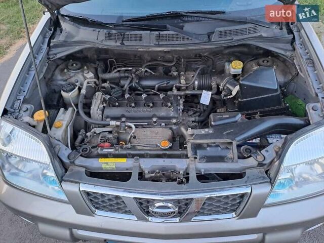 Сірий Ніссан ІксТрейл, об'ємом двигуна 2 л та пробігом 214 тис. км за 6700 $, фото 3 на Automoto.ua