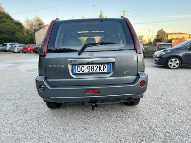 Серый Ниссан ИксТрейл, объемом двигателя 2.2 л и пробегом 147 тыс. км за 3000 $, фото 8 на Automoto.ua