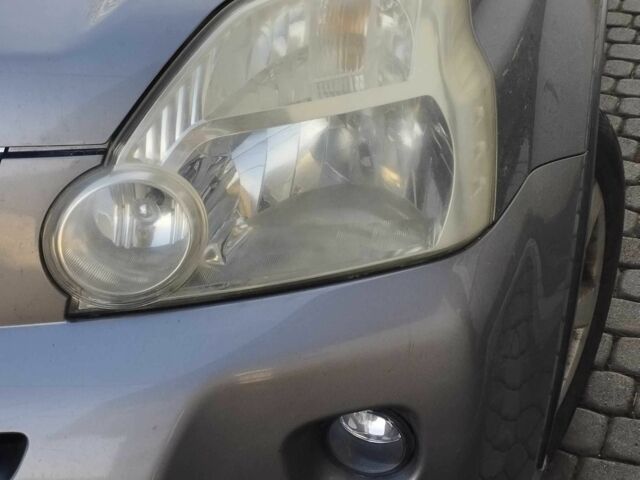 Серый Ниссан ИксТрейл, объемом двигателя 2 л и пробегом 173 тыс. км за 9200 $, фото 1 на Automoto.ua