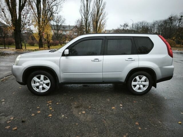 Сірий Ніссан ІксТрейл, об'ємом двигуна 2.5 л та пробігом 295 тис. км за 8200 $, фото 4 на Automoto.ua