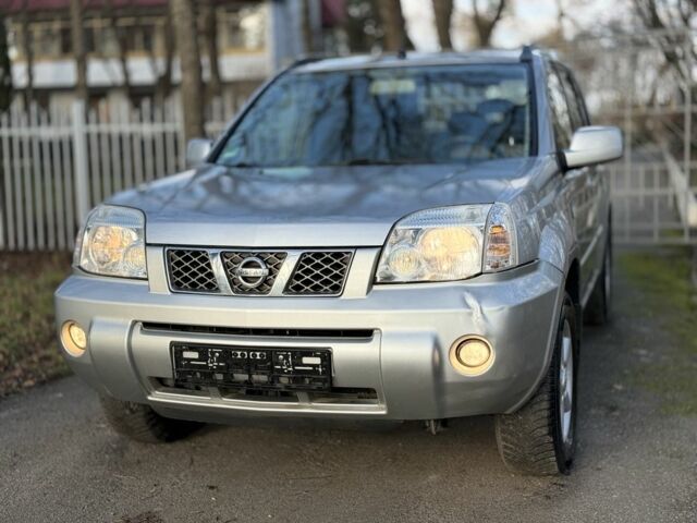 Серый Ниссан ИксТрейл, объемом двигателя 2.2 л и пробегом 297 тыс. км за 4950 $, фото 1 на Automoto.ua