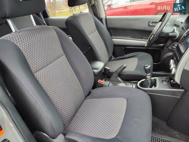 Серый Ниссан ИксТрейл, объемом двигателя 2 л и пробегом 230 тыс. км за 7900 $, фото 19 на Automoto.ua