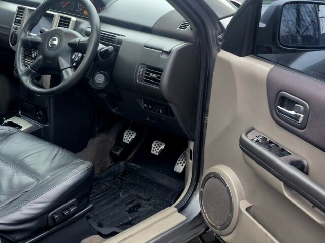 Серый Ниссан ИксТрейл, объемом двигателя 2 л и пробегом 160 тыс. км за 3550 $, фото 10 на Automoto.ua