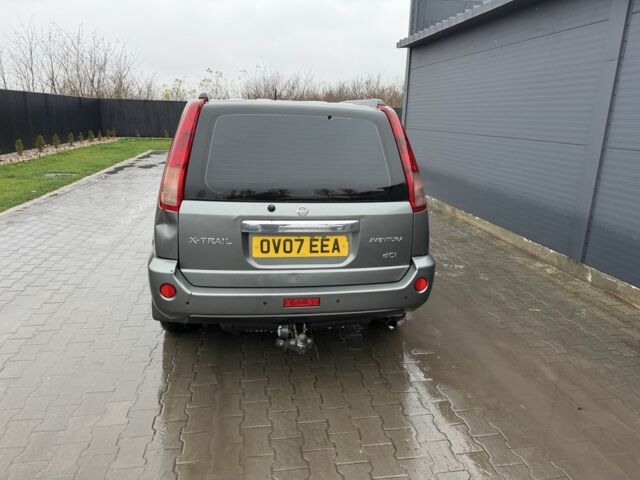 Серый Ниссан ИксТрейл, объемом двигателя 2.2 л и пробегом 150 тыс. км за 2500 $, фото 3 на Automoto.ua