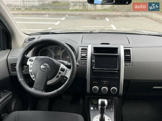 Серый Ниссан ИксТрейл, объемом двигателя 2 л и пробегом 235 тыс. км за 8300 $, фото 16 на Automoto.ua